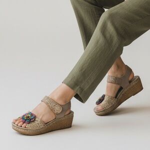 New L'artiste By Spring Step Cuteness Sandals Women's size 35/ 5